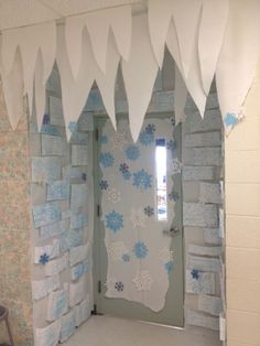 a room decorated with snowflakes and paper towels