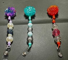 Badge holders with multiple designs and colors with beads Multicolor Beaded Badge Reel As Gift, Handmade Multicolor Badge Holders As Gifts, Handmade Multicolor Badge Holders, Beaded Badge Holders As Gift, Beaded Ideas, Beaded Projects, Beautiful Beaded Necklaces, Halloween News, Beaded Necklaces