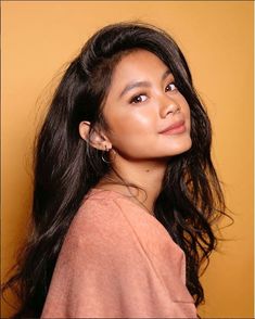 Ylona Garcia, Amazing Makeup, Haircuts For Wavy Hair, Asian Makeup, 영감을 주는 캐릭터, Dark Hair, Pretty Face, Woman Face, Wavy Hair