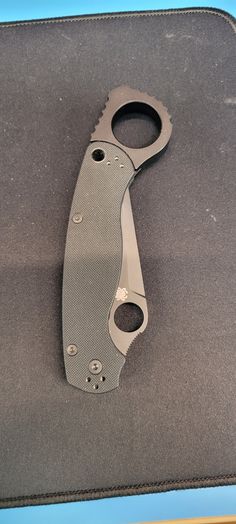 "Spyderco paramilitary 2 c81 backspacer signet ring finger loop hole is 7/8\" inside Diameter *Knife not included, for reference only" Pig Iron, Ring Finger, Signet Ring, Really Cool Stuff, Ring, Unique Jewelry, Black