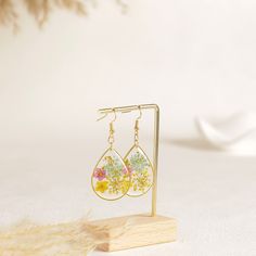 Natural Flower Resin Earrings - Forget Me Not Flower Drop Earrings - Pressed Wild Flower Earrings - Botanical Jewelry - Bridesmaid Gift -------------------------------------------------- ------- These earrings are often bought for weddings, birthdays and gifts, and usually receive very good reviews from them. All products in the store are made from non-allergenic raw materials, and the gold earrings in the store are all gold-plated products (unless otherwise noted) ♥Purchase any three products and enjoy a 20% discount on the total price. I will ask for the discount code in succession. ♥Most areas in the UK are delivered by Royal Mail, and most areas in the United States are delivered by USPS. Please contact me if you need DHL and UPS. ♥If you have any other questions, you can contact me at Forget Me Not Flower, Flower Drop Earrings, Flower Resin, Jewelry Bridesmaid, Etsy Bridesmaid Gifts, Botanical Jewelry, Resin Earrings, Wild Flower, Forget Me Not