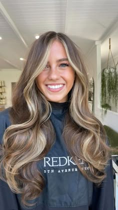 Dark Brown Hair With Lots Of Blonde Highlights, Bronde Balayage Blue Eyes, Brown Hair Blond Money Piece, Blond Money Piece On Brown Hair, Mousy Hair Color, Low Lights With Money Piece Brown Hair, Teddy Bear Blonde Hair Dark, Brunette Blonde Money Piece, Blonde Framed Face Highlights