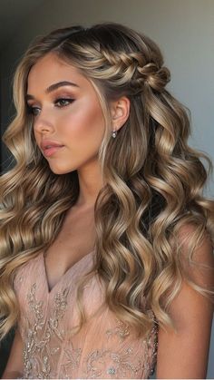 Curled Hair Ideas Prom, Hair Styles For Evening Dress, 2024 Hoco Hair, Hairstyles With A Braid And Curls, Medium Length Gala Hair Styles, Hair Inspo Bridesmaid, Hairstyle With Dress Type, Fall Photo Hairstyles, Half Up Half Down Hair For Wedding Guest