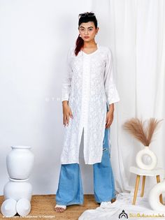 Handmade Dress For Women, Chikankari Kurta, Chikankari Kurti, Straight Kurti, Lucknowi Chikankari, Ethical Clothing Brands, Short Kurti, White Kurta, Designer Studio