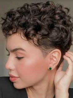 Very Short Curly Haircuts, Super Short Curly Hairstyles, Short Curly Pixie Hairstyles, Super Short Curly Hair, Shaved Curly Hair, Short Permed Hairstyles, Fade Haircut Short, Undercut Curly Hair