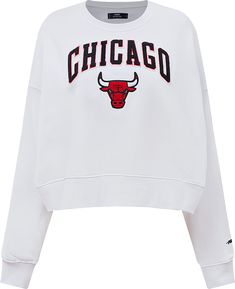 Crewneck, pullover sweater Brushed fleece lining Midweight sweatshirt suitable for moderate temperatures Team Spirit Team logo on chest Designed in team colors Additional Details Machine washable, tumble dry low Officially licensed Nba Chicago Bulls, White Fleece, Sporty Outfits, Chicago Bulls, Crewneck Sweater, Team Spirit, Team Colors, Pullover Sweater, Crew Neck Sweater