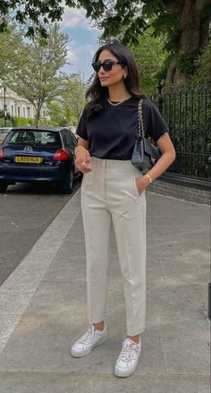 Office Wear Women Work Outfits, Airport Outfit Ideas, Sporty Chic Style, Smart Casual Work Outfit, Jacket Outfit Women, Celebrity Casual Outfits, Looks Pinterest, Work Wear Outfits, Professional Outfits Women