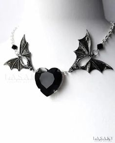 Lasaky - 1pc Halloween Gothic Bat Decor Heart Pendant Necklace Bat Decor, Vampire Jewelry, Bat Jewelry, Halloween Gothic, Gothic Necklace, Vintage Type, Unique Boutique, Halloween Jewelry, Black Heart