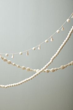 Sweet and simple 6 foot long garland of white felt balls and tassels make for cute and kid friendly holiday decorations. A cute boho touch for a Christmas tree, or minimalist decor for all year round. Plant Workshop, Holiday Scented Candles, Christmas Winter Decor, Garland Ideas, Plants For Hanging Baskets, Candle Cards, Holiday Garlands, Felt Garland, Felt Balls