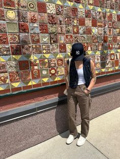 #fashion #mascwomenstyle #masc #fashion #tomboy #tomboyoutfit #summer23 #lgbtqfashion #outfitstyle #vintagestyle #newyorkhat #neweracap #reebokclubc Soft Masc Lesbian Fashion, Masc Lesbian Style, Masc Lesbian Fashion, Butch Outfits, Andro Style, Fashion Tomboy, Masc Fits, Workwear Summer