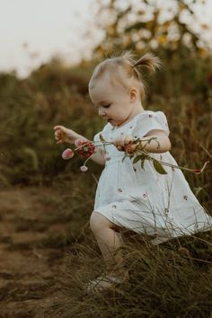 Lifestyle photography, toddler photography, family photography Toddler Outdoor Photoshoot, Outdoor Baby Photoshoot, Flower Farm Photoshoot, Daisy Photoshoot, Toddler Photoshoot Ideas, Toddler Photography Poses, Farm Photoshoot, Toddler Poses, Toddler Pictures