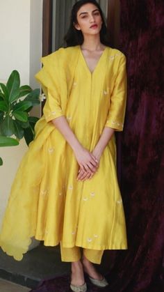 Yellow Suits, Pants Pictures, Silk Anarkali Suits, Silk Kurti Designs, Nikkah Dress, Resham Work