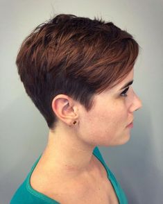 Pixie Haircuts With Bangs, Brunette Pixie, Two Toned Hair, Pixie Cut With Bangs, Haircut For Older Women, Pixie Haircuts, Short Pixie Haircuts, Short Pixie Cut, Short Hair Haircuts