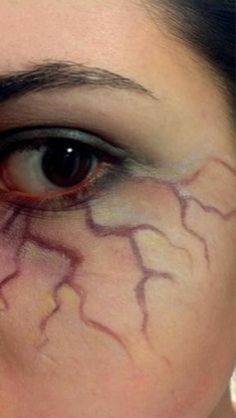 Halloween Makeup Looks Easy Vampire, Gory Vampire Costume, Veins Makeup Halloween, Vampire Makeup Halloween Scary, Scary Fallen Angel Makeup, Halloween Sfx Makeup Easy, Vein Makeup Halloween, Vampire Makeup Veins, Halloween Vampire Makeup Easy