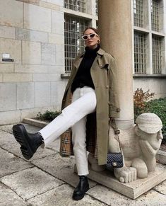 Deze chunky boots draag je het hele jaar door Witte Jeans Outfit, White Jeans Outfit Winter, How To Wear White Jeans, White Jeans Winter, White Pants Outfit