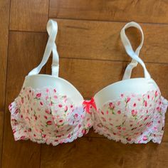 Nwot. Never Worn Victoria’s Secret Pink, Red Lace Flower Bra With Cream. 36c. Nwot 36d. Nwt Strawberry Bra, Flower Bra, Dollete Coquette, Pink Bras, Dawson's Creek, Victoria Secret Pink Bras, Pretty Bras, Red Bra, Sleep Wear