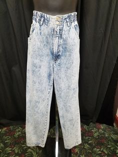 Vtg 80s P.S. Gitano Blue and White Acid Stone Wash Pocket Tapered Leg Jeans Denim Short.  Jeans have a 2 button and zipper front closure, 2 front pockets, 2 back pockets, and elastic on sides of waist, so does stretch.  Jeans are in excellent vintage condition - some small imperfections on the back bottom ankles - (see pics)!  Measurements: waist 34, length 39, inseam 28, rise 13, hip 44 inches. Vintage High Waist Washed Blue Jeans, Vintage Acid Wash Bottoms With Pockets, Retro Acid Wash Jeans With Pockets, Vintage High-rise Acid Wash Bottoms, Vintage High Rise Acid Wash Bottoms, Tapered Leg Jeans, Short Jeans, Denim Short, Short En Jean