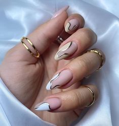 Silver is having its moment, and we’re all rooting for it. Silver manicures have been popping up everywhere on our social feeds, from TikTok to Instagram, Twitter to Pinterest. Adding a touch of silver to your nails can instantly glam them up and make them look ten times more royalty. The best thing about this nail trend is that it can go with almost every type of outfit and style, meaning you won’t have to worry too much about an outfit crash. Madam Glam, Nails Yellow, Minimal Nails, Custom Shades, Silver Nails, Classy Nails, Chic Nails