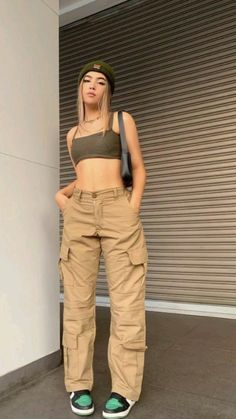 Celana Fashion, Outfit Mujer, Tomboy Style Outfits, Streetwear Fashion Women, Swaggy Outfits, Soft Grunge, Fashion Streetwear, Basic Outfits, Teenage Fashion Outfits