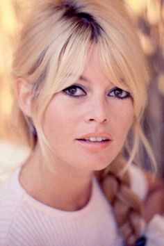 Bardot #fringe Bardot Bangs, Bardot Hair, Growing Out Bangs, Bridget Bardot, Blond Balayage, Brigitte Bardot, Grow Out, 인물 사진