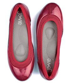 When in doubt, wear red! True Red Flats from Ja-Vie // #comfy #flats #redflats #style First Grade Printables, Clothes Jewellery, Flat Shoes Outfit, Dorothy Shoes, Jelly Flats, Red Jelly, Classroom Management Tips, Comfy Flats, Cinderella Shoes