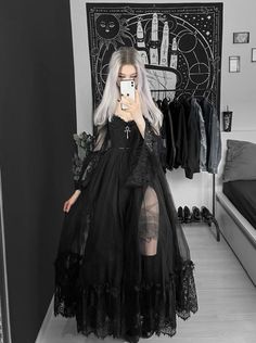 Gothic Core Outfit, Goth Princess Dress, Goth Outfits Dress, Elegant Goth Dress, Black Wedding Dress Aesthetic, Goth Dress Aesthetic, Goth Dress Outfit, Goth Princess Aesthetic, Vestidos Goth