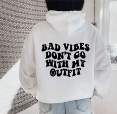 "Bad Vibes Don't Go With My Outfit Hoodie, Good Vibes Only, No Bad Vibes Hoodie, Aesthetic Hoodie, VSCO Girl Hoodie, Positive Trendy Hoodie ~ Printed in USA ~ ~ Gildan ~ HOW TO ORDER Please review all the pictures for size chart and color options before making a decision. 1) Choose the t-shirt color (see the color chart and message me if the color you want is not available on the drop down) 2) Choose the t-shirt size 3) Choose the design/text color (Black or White) 4) Choose the quantity 5) Clic Hoodie Inspiration, Tee Outfits, Motivation Design, Sarcastic Clothing, No Bad Vibes, Vsco Hoodie, Aesthetic Hoodies, Hoodies Aesthetic, Girl Hoodie