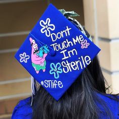 a blue graduation cap with the words don't touch me i'm osterlie on it