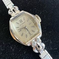 Beautiful Wittenauer Ladies 14 Karat White Gold Watch White Gold Watch, Art Deco Watch, Ladies Watch, Swiss Made, Gold Watch, Womens Watches, White Gold, Womens Sizes, Women Jewelry