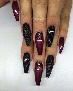 "Black cherry", marmor, suggar effect & swarovski ✨ Black Chrome Nails, Glitter Nails Acrylic, Black Nail Art, Goth Nails, Swarovski Nails, Fall Acrylic Nails, Burgundy Nails, Acrylic Coffin, Black Nail Designs