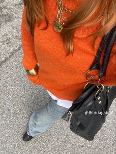 Women In New York, Four Women, Moda Aesthetic, Orange Sweater, Daily Outfit Inspiration, Sweater Outfit, Boring Clothes, Mode Streetwear