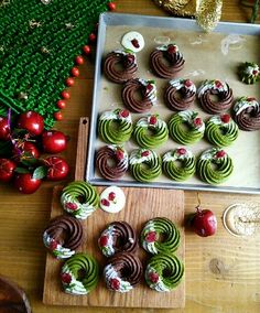 there are many cupcakes on the table ready to be eaten and decorated with icing