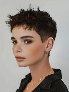 Short Choppy Haircuts, Choppy Haircuts, Oval Face Haircuts, Tapered Haircut, Short Haircuts For Women, Low Maintenance Hair, Pixie Hair