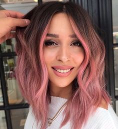 Rose Gold Short Hair, Rose Gold Hair Balayage, Gold Blonde Hair, Pink Hair Highlights, Gold Hair Dye, Pink Short Hair, Fun Hairstyles, Rambut Brunette, Pink Ombre Hair