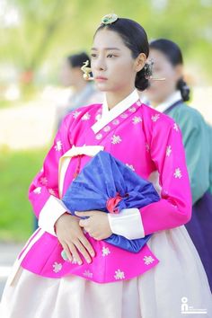 Royal Queen, Historical Period, Traditional Korean, Folk Costume, Korean Actress, Historical Clothing, Ad Campaign