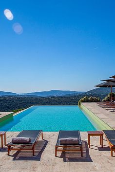 Villa Adelaida - Une oasis de luxe nichée au cœur de Castille-La Manche à Castellar de Santiago. Découvrez une escapade apaisante dans ce bijou architectural. ✨ #VillaAdelaida #CastilleLaManche #LuxuryEscape #CastellarDeSantiago #LuxuryVilla