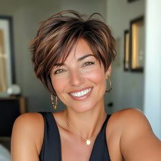 Short Wavy Hair Styles Easy, Short Brunette Hair With Layers, Short Hairstyles 2024, Short Hair With Bangs Layers, Ladies Short Hair, Cute Pixie Haircuts, Haircuts Trending, Haircuts For Ladies, Short Hair Images