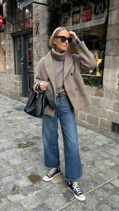 20+ Corporate Outfits You Need to Try This Year 66 Check more at https://beautyfashionideas.com/uncategorized/20-corporate-outfits-you-need-to-try-this-year-66/ Vinter Mode Outfits, Looks Jeans, Look Adidas, Looks Pinterest, Corporate Outfits, Outfits With Converse, Mode Casual, Looks Street Style, Mode Inspo