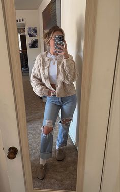 Gold Jewelry Outfits Winter, Cardigan And Uggs Outfit, Jeans Cardigan Outfit Fall, Cute Fall College Outfits, Arizona Birkenstock Outfit Winter, Women’s Birkenstock Clogs Outfits, Casual Clogs Outfit, Business Casual Clogs Outfit, Waffle Knit Button Up Outfit