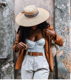 Baret Outfit, White Corset, Inspiration Fashion, 2019 Fashion, Mode Inspo, Black Power, Inspiration Style, Looks Style, Mode Inspiration