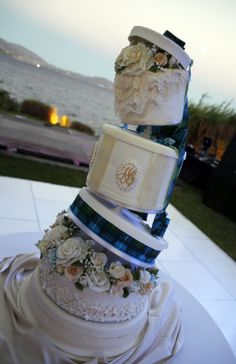 extravagant keyhole tailor Extravagant Wedding Cakes, Extravagant Wedding, Wedding Cake Table, Couple Wedding Rings, Event Details, Cake Table, Dessert Ideas, Beautiful Cakes, Diaper Cake