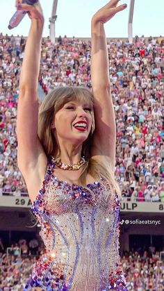 taylor swift performs at the super bowl in new orleans, fla on sunday, july 8, 2012