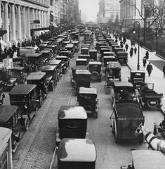 an old black and white photo of traffic on a busy street in the early 20th century