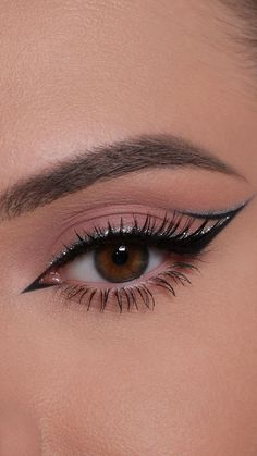 Machiaj Smokey Eyes, Teknik Makeup, Tutorial Eyeliner, Eye Makeup Images, New Year's Makeup, Prom Eye Makeup, Cute Eye Makeup, Eye Makeup Techniques, Eye Makeup Pictures