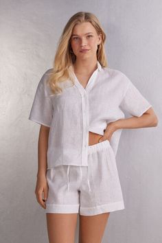 Shorts in pure linen cloth to wear as regular shorts on the hottest days or as comfortable pajama shorts. Cloth Shorts, Comfortable Pajamas, Linen Cloth, Pajama Shorts, Linen Clothes, Pure Linen, Short Outfits, Push Up, Bralette