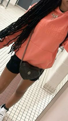 Coral Essentials Hoodie Outfit, Coral Essentials Hoodie, Black Essentials Hoodie Outfit, Hoodie Outfits Women, Essentials Hoodie Outfit, Fashion School Outfits, Sister Outfits