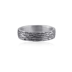 This handmade Tree Bark Silver Ring is a perfect blend of rustic charm and minimalist elegance. Crafted from 925k sterling silver, its textured, tree bark-inspired design gives it a natural, earthy feel. Ideal for those seeking a unique men's ring, this piece serves as an elegant wedding band or promise ring. Its oxidized silver finish adds depth to the intricate bark details, making it a standout piece. Whether you're looking for a custom band ring or a unique wedding ring, this ring's organic Silver Engagement Rings Men, Nature Engagement Ring, Unique Mens Rings, Unique Wedding Band, Wood Bark, Silver Wood, Sterling Silver Mens Rings, Unique Wedding Bands, Detailed Ring