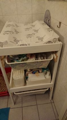 a white sink sitting under a bathroom mirror next to a towel rack with folded towels on it