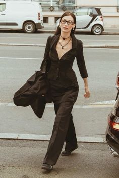 office siren Bella Hadid Outfits, Hadid Style, Models Off Duty, Mode Inspo, 가을 패션, Mode Vintage, Looks Style, Mode Inspiration, Bella Hadid