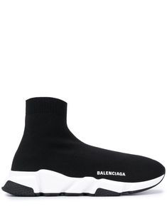 Bico arredondado, trama em tricô, estampa de logo na lateral, solado flat de borracha e barras com acabamento elástico. Cor: Preto. Tenis Balenciaga, Cristobal Balenciaga, Balenciaga Speed, Construction Logo, Balenciaga Mens, Leather Cap, Fashion Socks, Beach Tote Bags, Dolce & Gabbana